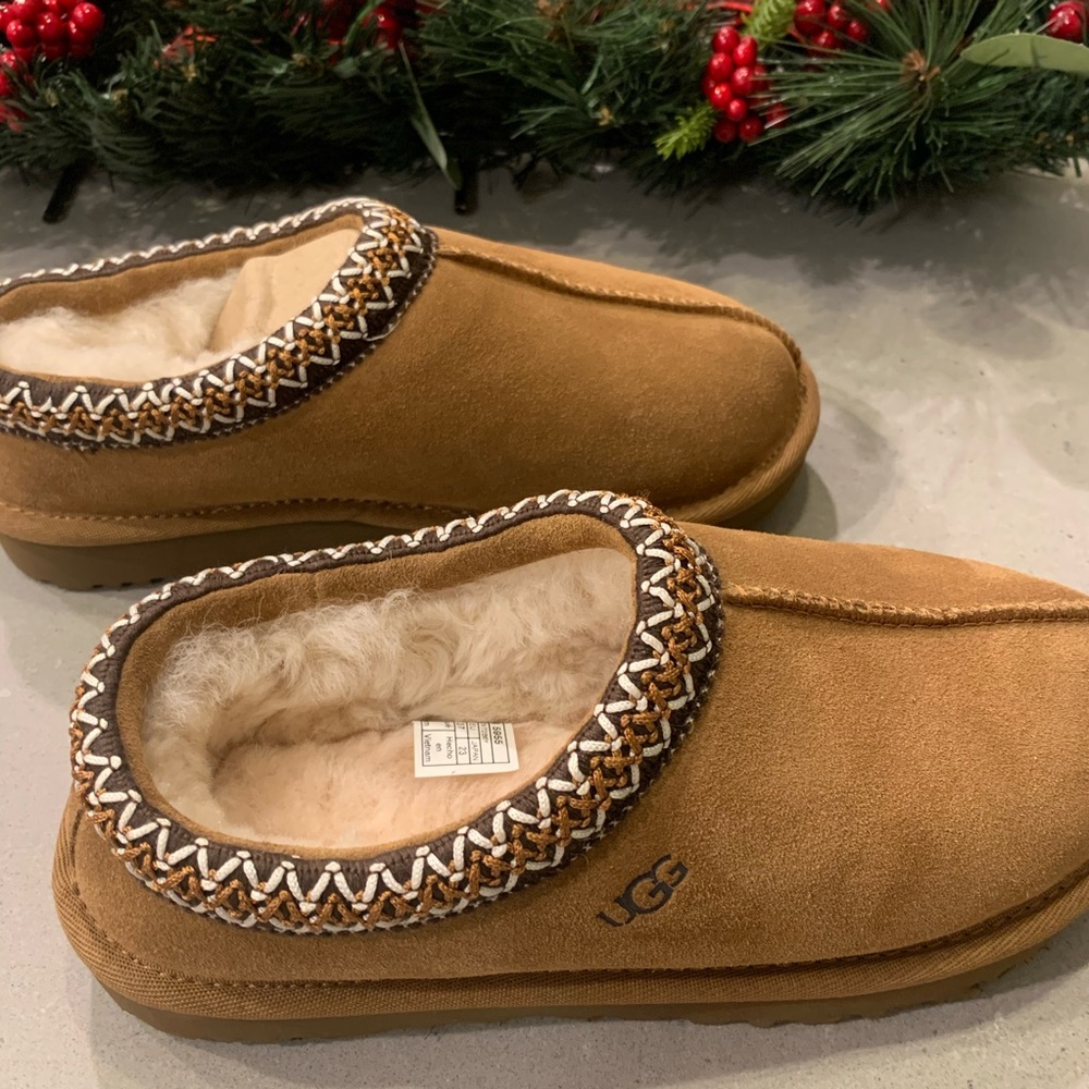 Brand new UGG Tasman women’s size 6